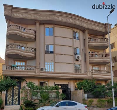 شقة أول سكن ١٦٠م فاضية للإيجار بالشيخ زايد الحي الثامن دقائق من ميدان الأفق .