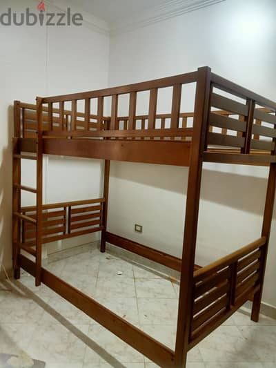 سرير بدورين للبيع
