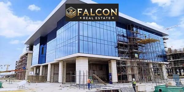 جاهز للتشغيل 162 م محل فـ جولدن جيت التجمع الخامس Golden Gate New Cairo , علي شارع التسعين , والجامعه الامريكيه AUC بـ أعلي عائد اقوي استثمار أعلي ترا