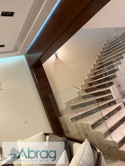 Corner townhouse for sale at Palm Hills Golf Extension; features "Super Lux" finishing, an installed kitchen, and a view of the landscape.