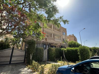 للبيع من المالك (برجاء لا للوسطاء) بالحي السابع تشطيب وموقع مميز جداً