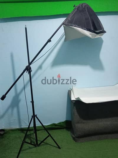 ستاند إضاءة Boom Arm + Softbox احترافي بحالة ممتازة