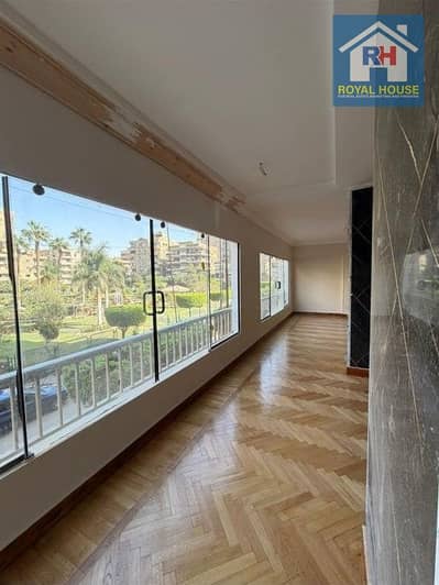 For sale apartment Amr bin Yaser If you're looking for a spacious apartment in a prime location that combines tranquility and easy access to all services, this is an opportunity worth seeing.