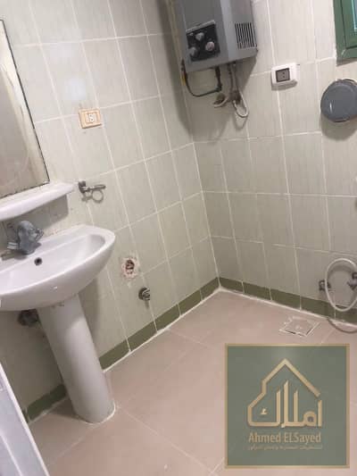 For rent in Al-Rehab, a distinctive 127 sqm apartment, 3 rooms and 2 bathrooms, excellent finishing, fully air-conditioned, kitchen equipped with appliances, great location near the club and Mall 2, viewing available.
