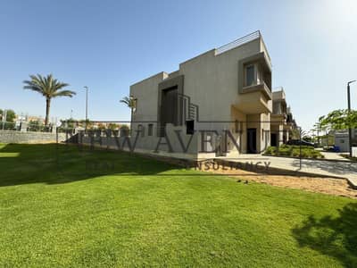 فيلا مستقلة للبيع استلام فوري فيوعلى لاندسكيب بأقل سعر في السوق بموقع متميز جد في فيلدج جاردن القطامية  مدينة القاهرة الجديدةVillage Gardens Katameya