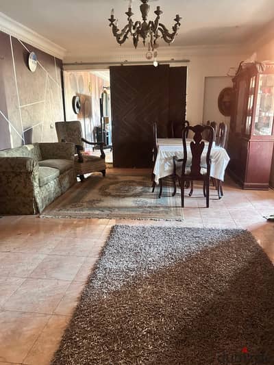 شقه للبيع في كمبوند حدايق المهندسين في الشيخ زايد 200 متر + 50 متر روف يعني اطلاله وفيو بانوراما بسعر لقطه