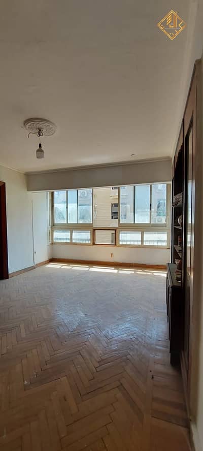 Apartment for sale in one of the most prestigious side streets off Mohie El-Din Street, Dokki – Code: D099