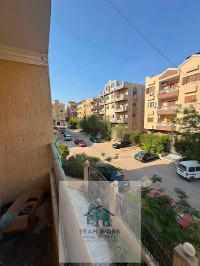 للإيجار الفاضي (قانون جديد): شقة "أهالي" بـ "أسانسير" في منطقة الفلل بالحي 11  تلات غرفFor rent (new law): "Ahliya" apartment with elevator in the vi