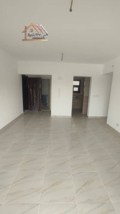 للايجار شقه 100متر b15 بجوار المسجد