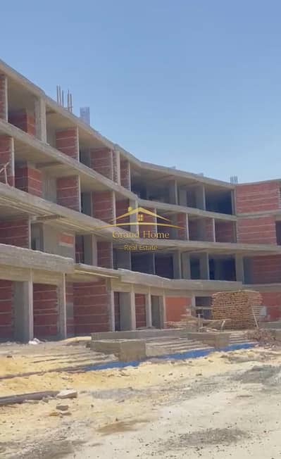 محل دور ارضي 20متر+17متر  مساحة خارجية بالتقسيط و مول مباشر علي شارع زويل بالقرب من جامعه زويل و الواحات و شارع الحي الايطالي  امام مسار مول و كمبود