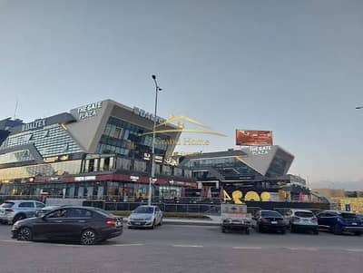 للبيع محل 30 م  بالتقسيط مع مساحة خارجية المحل دبل فيو مباشر علي دخلة المول فيو شارع الشباب و امام مول ذا جيت و اسكاي رامب و مول اسبانيا بلازا