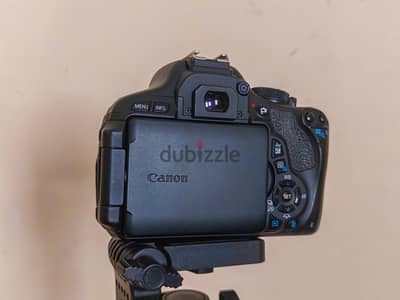Canon 600D  كاميرا.