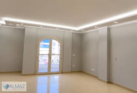 Unfurnished 235 sq m apartment for rent in Al Narges Buildings, Fifth Settlement, near the main Mohamed Naguib Axis.