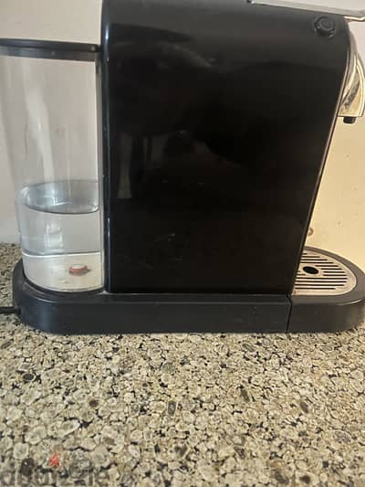 Nespersso coffee machine with milk frother