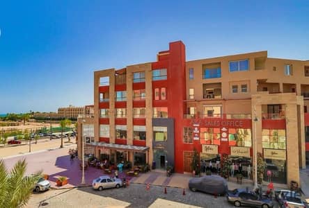 شقة فاخرة غرفتين وصاله  للبيع في الهمبرا أفينيو – الممشى السياحي – الغردقة   الموقع: الهمبرا أفينيو – الممشى السياحي، الغردقة  شاطئ خاص بشاطئ البرنسيسة