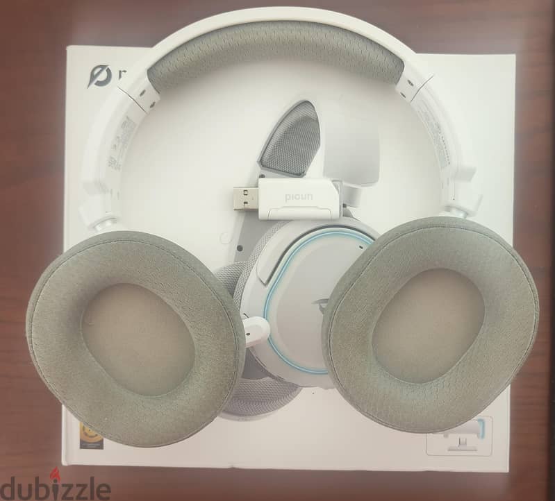 Picun G2 wireless gaming headset 1