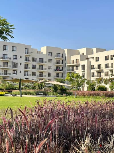 A ready-to-move apartment with distinctive finishing with Orascom - in OWEST directly on the Wahat next to Mall of Egypt