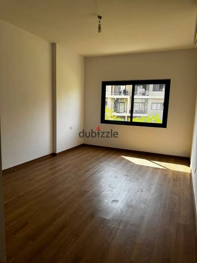 شقة للايجار في Al Marasem بمساحة 172 متر، الدور الاول، 3 Bedrooms، Fully Finished (Unfurnished)، Kitchen Units و ACs، بسعر مميز 40000 جنيه