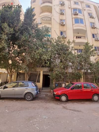 شقة للإيجار عمارة (100و)- 140م ارضى بحديقة خاصة جوار جميع الخدمات