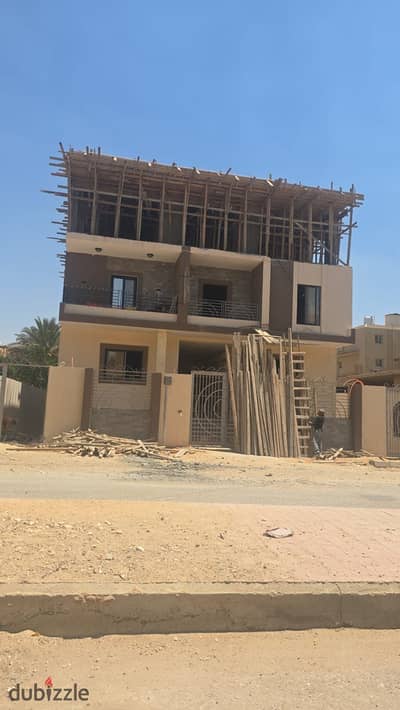 230 sqm ground-floor apartment for sale directly from the owner; available via installment plan with immediate handover; located in one of Al-Shorouk