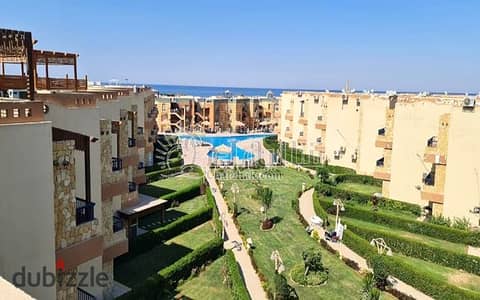 شاليه برووف للبيع مفروش بالكامل ومجهز بالاجهزة والتكييفات فيو بحر وحمام سباحة | بلومار الدوم العين السخنة