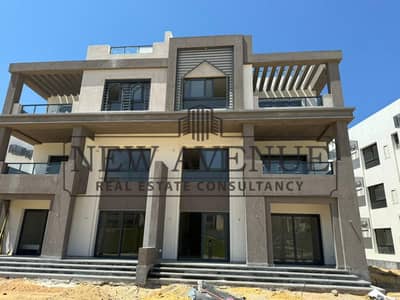 اقل من سعر السوق - وحدة نادرة - موقع مميز جدا يطل على البحر وحمام السباحة  - صف اول - بحري - تشطيب سوبر لوكس - استلام فوري - شالية للبيع في جايا