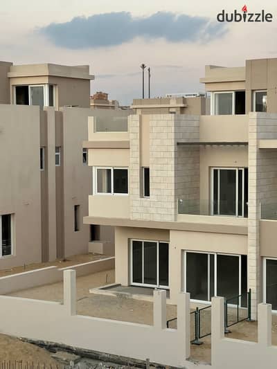 Townhouse for sale in Tawny Hyde Park Compound