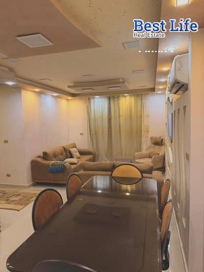 شقة مفروشة للإيجار بمدينتي B7 | 96م | خطوات من النادي والخدمات | 2 غرف | سوبر لوكس | 35,000 جنيه