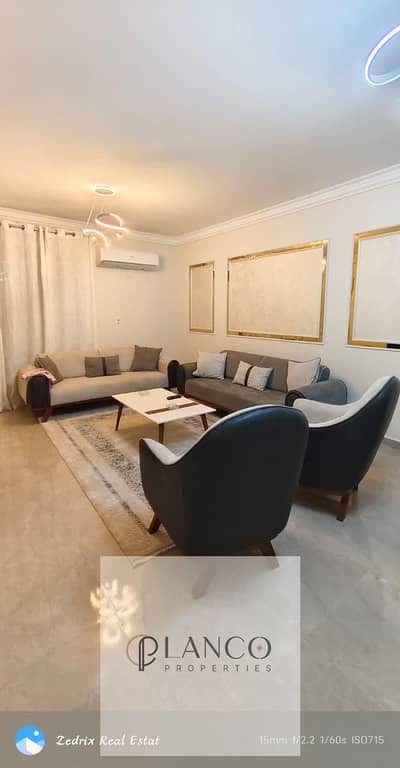 شقه للإيجار في كمباوند جنه ٢ فرش فاخر في شارع الريفيرا بالقرب من هايبر وان