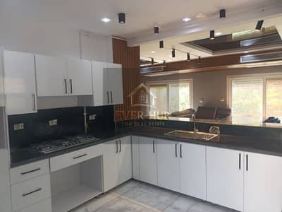 Corner Townhouse for Sale – Etapa Compound – Sheikh Zayed A premium corner townhouse for sale in Etapa Compound, offering spacious interiors, a private garden, and full furnishings in one of Sheikh Zayed’s most prestigious gated communities.