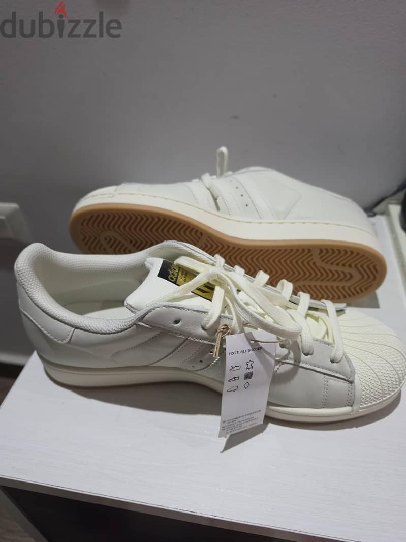 Original Adidas Superstar Messi Edition (Size 48) 2