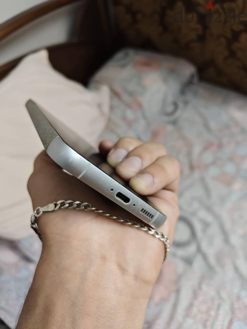 Samsung S23 FE 4