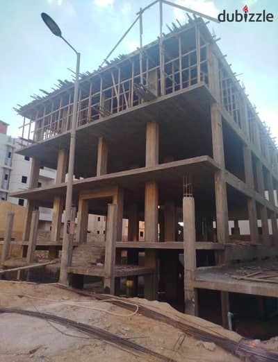 Apartment 215 sqm Section B Delivery in 6 months Bayt Al-Watan at the boulevard axis repeated elevator semi-finished. With meters closest location to Sheikh Zayed and facilities for 18 months.