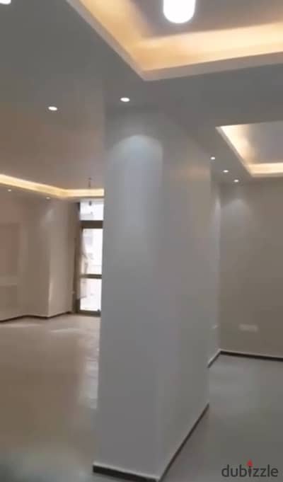 شقه للايجار فاضي كمبوند وان قطامبه اول سكن ١٩٠ متر
