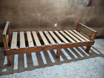 سرير اطفال