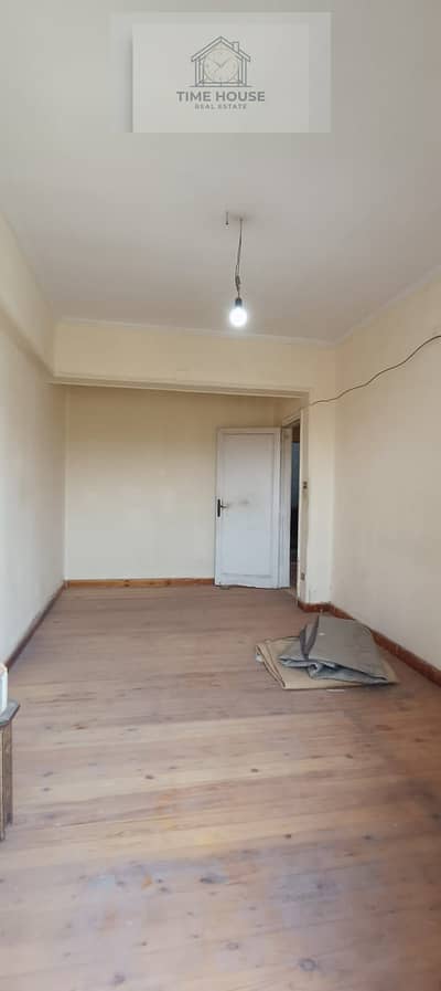 Apartment for sale in Golf Land near the College Girls Metro, branches of Nabil Al-Wakad Street at an exceptional price