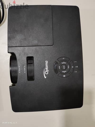 بروجيكتور امريكى وشاشه عرض بالريموت Optoma
