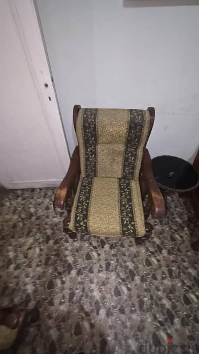غرفة نوم و سفرة و معيشة و مكتب للبيع
