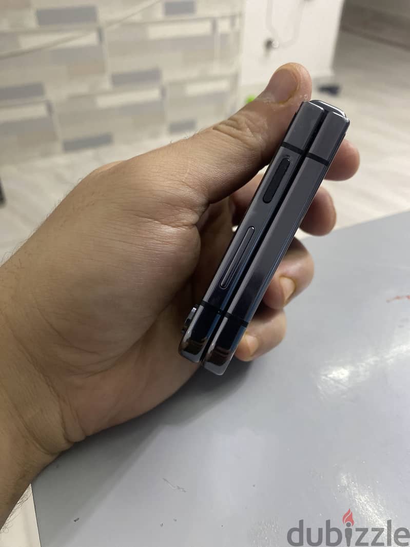 Samsung Z Flip 5 2