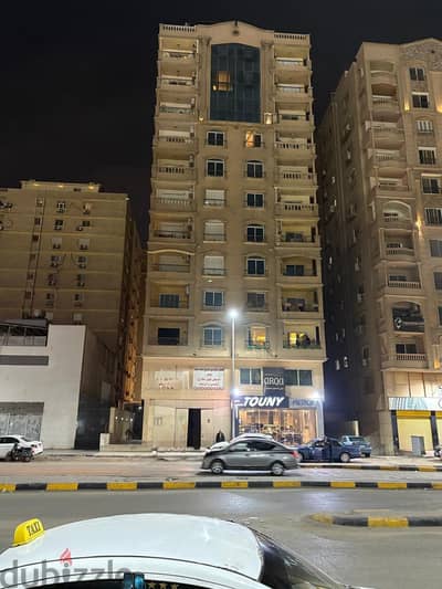 مكتب اداري و عيادة بموقع مميز بالمهندسين شارع رئيسي مساحته ( 220م)