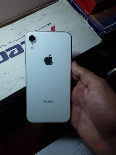 Iphone xr 128 لقطة