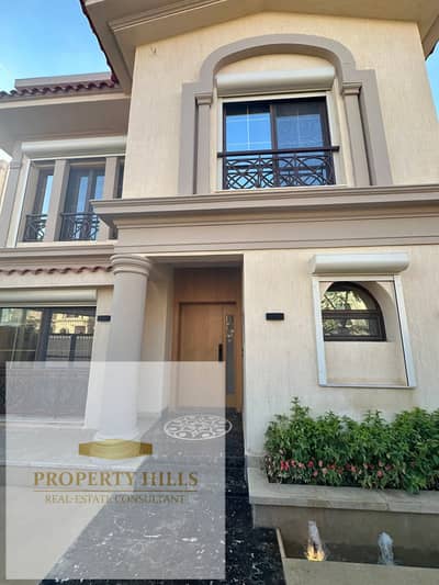For selling villa next to mountain view in new cairo