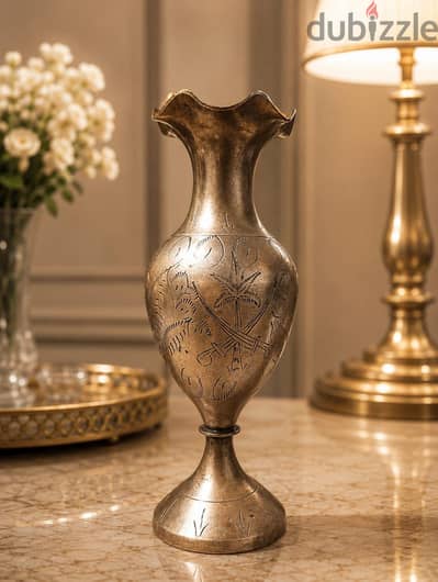 فازه سعودي نقش إبره مميزه تحمل رمزيه تراثيه عربيه بنقش المملكة العربيه