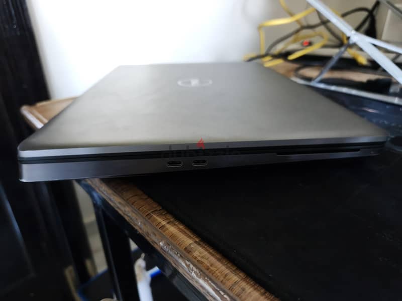 Dell precision 7560 1