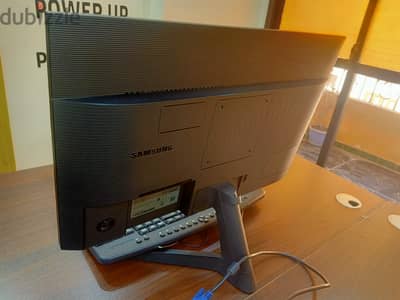 للبيع شاشات كمبيوتر بحالة فوق الممتازة (Dell - Samsung - BenQ)