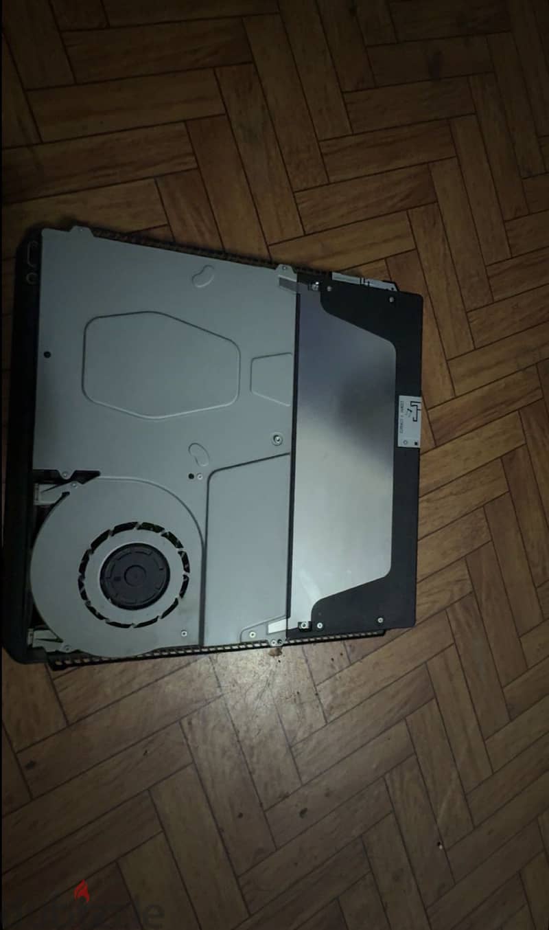 PlayStation 4 slim 3