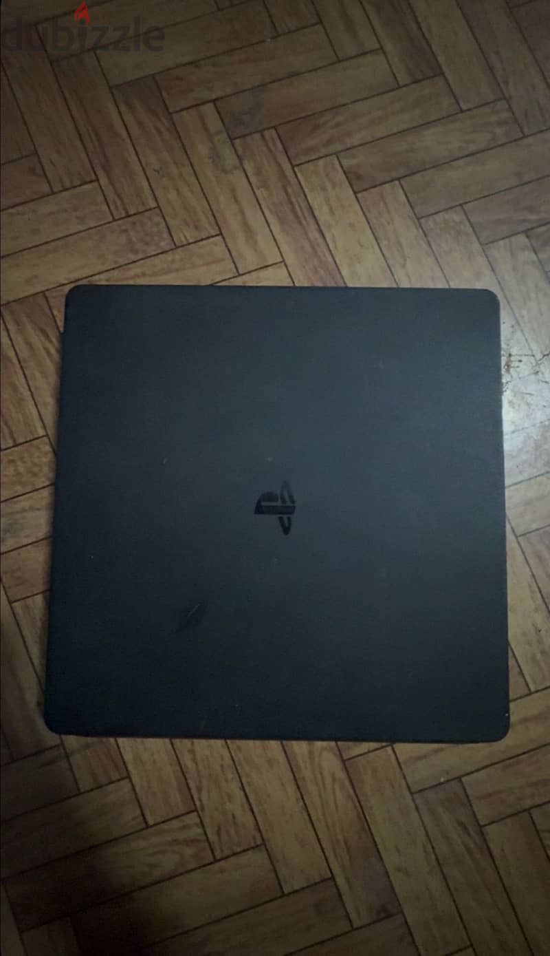 PlayStation 4 slim 4