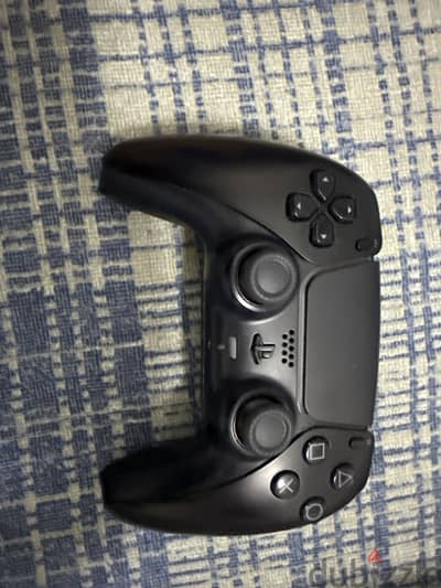 Black ps5 controller