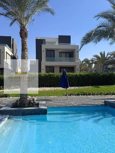 اخر فيلا في كمبوند patio jade بالفيودا  مفتوح علي حمامات السباحة في الكمبوند دقايق للطريق الدائري الاوسطي  باقساط متساوية علي اطول  مدة سداد