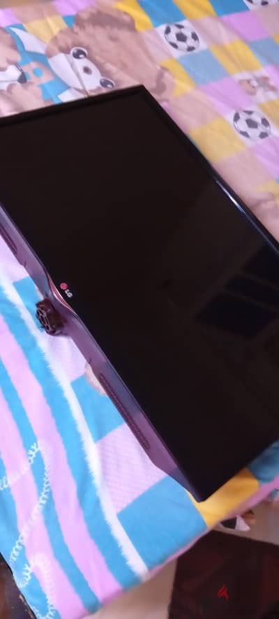 شاشه Lg بحاله فوق الممتازه 32 بوصه